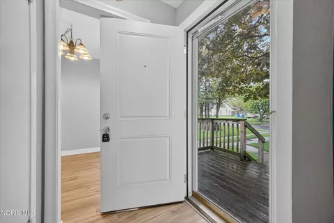 Entry Way - 2120 Marlow Rd, Toledo, OH 43613 photo 1 of 8
