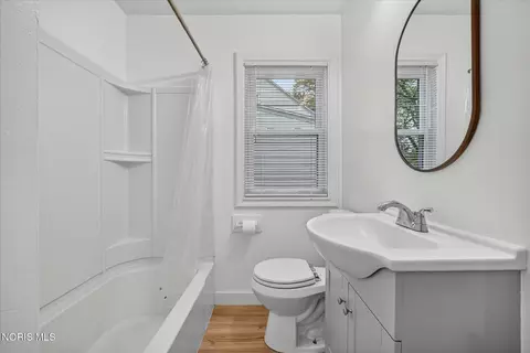 Bath - 2120 Marlow Rd, Toledo, OH 43613 photo 2 of 2