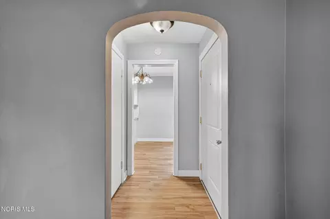 Entry Way - 2120 Marlow Rd, Toledo, OH 43613 photo 4 of 8
