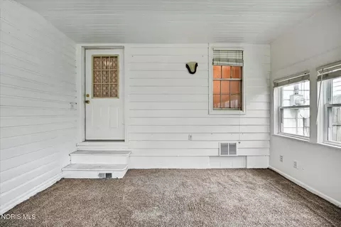 Exterior - 2120 Marlow Rd, Toledo, OH 43613 photo 6 of 12