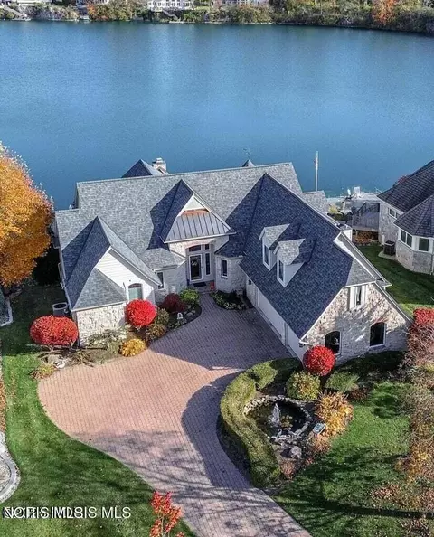 3209 Deep Water Ln, Maumee, OH 43537
