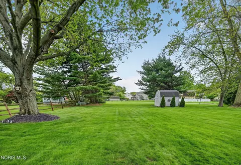 7003 Shadowcreek Dr, Maumee, OH 43537