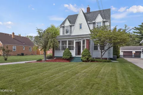 203 Hannum Ave, Rossford, OH 43460