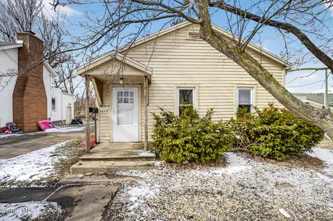 1464 Sunshine St, Oregon, OH 43616