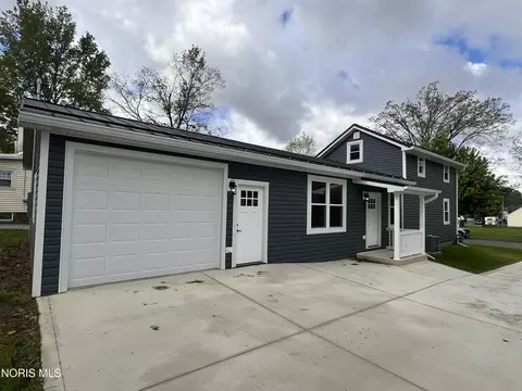 479 N 5th St, Upper Sandusky, OH 43351