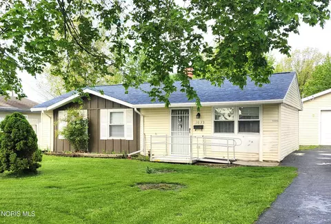 1039 Cherry St, Fostoria, OH 44830