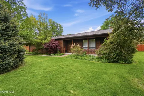 1421 Conneaut Ave, Bowling Green, OH 43402