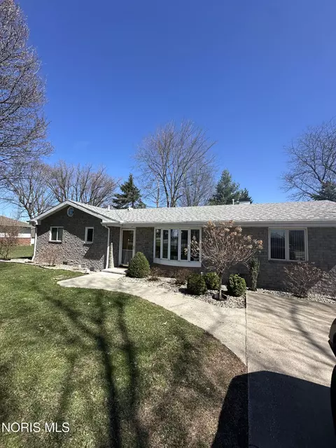 616 N Stadium Rd, Oregon, OH 43616