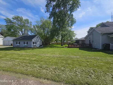 Exterior - 515 Cherry St, Genoa, OH 43430 photo 7 of 8
