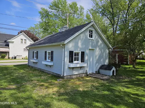 Exterior - 515 Cherry St, Genoa, OH 43430 photo 5 of 8
