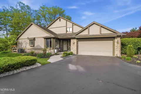 6911 Milrose Ln, Toledo, OH 43617