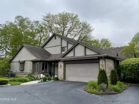 6911 Milrose Ln, Toledo, OH 43617