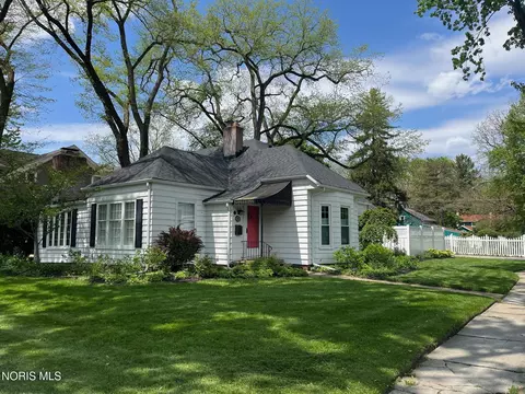 528 Elm St, Perrysburg, OH 43551