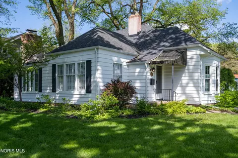 528 Elm St, Perrysburg, OH 43551