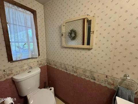 19270 W State Route 105, Elmore, OH 43416