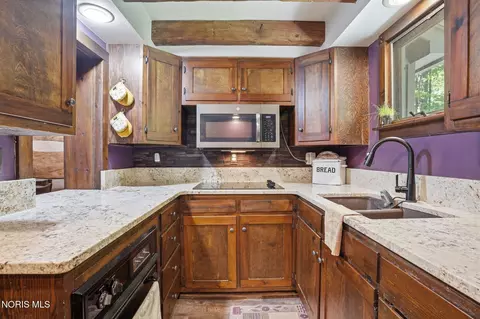 Kitchen - 3309 Township Road 42, Rawson, OH 45881 photo 2 of 3