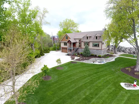 12201 Lagoon Dr, Curtice, OH 43412