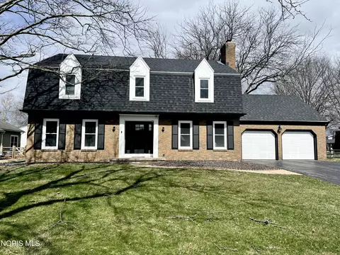 888 Sandalwood Rd, Perrysburg, OH 43551