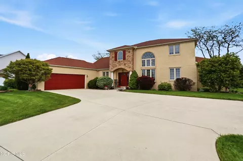 1404 Fairway Dr, Fostoria, OH 44830