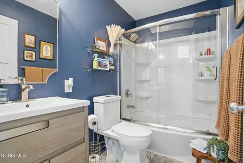 Bath - 1908 Windsor Pl, Findlay, OH 45840 photo 1 of 6
