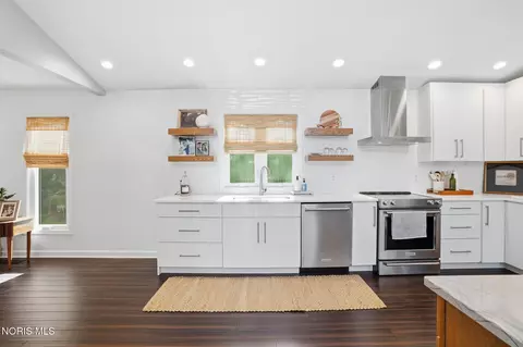 Kitchen - 1908 Windsor Pl, Findlay, OH 45840 photo 3 of 7