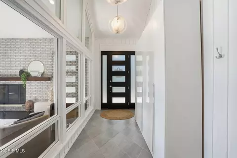 Entry Way - 1908 Windsor Pl, Findlay, OH 45840 photo 1 of 4