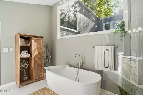 Bath - 1908 Windsor Pl, Findlay, OH 45840 photo 5 of 6