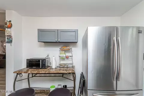 Kitchen - 821 Elysian Ave, Toledo, OH 43607 photo 4 of 7