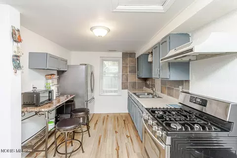 Kitchen - 821 Elysian Ave, Toledo, OH 43607 photo 2 of 7