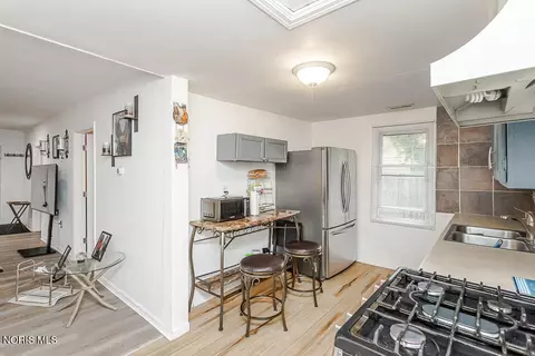 Kitchen - 821 Elysian Ave, Toledo, OH 43607 photo 3 of 7