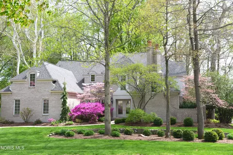 4536 Dovewood Ln, Sylvania, OH 43560