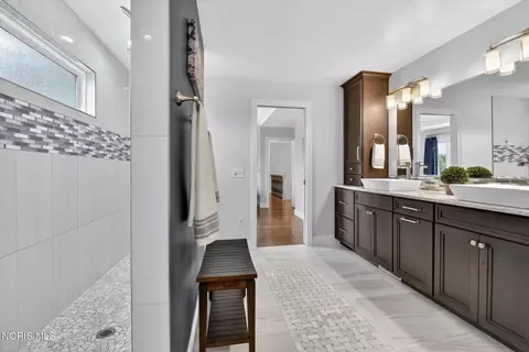 Bath - 3159 Estuary Pl, Maumee, OH 43537 photo 5 of 7
