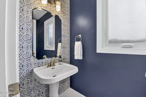 Bath - 3159 Estuary Pl, Maumee, OH 43537 photo 1 of 7