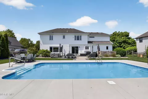 Exterior - 3159 Estuary Pl, Maumee, OH 43537 photo 10 of 13