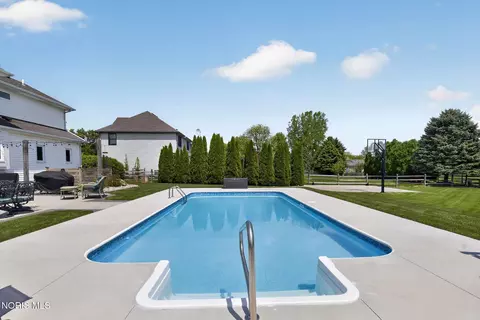Exterior - 3159 Estuary Pl, Maumee, OH 43537 photo 8 of 13