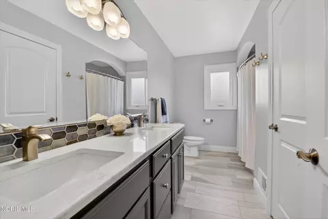Bath - 3159 Estuary Pl, Maumee, OH 43537 photo 6 of 7