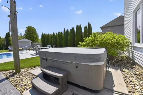 Exterior - 3159 Estuary Pl, Maumee, OH 43537 photo 6 of 13