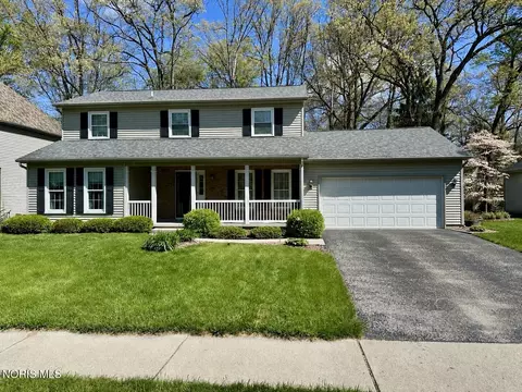 8240 Hidden Forest Dr, Holland, OH 43528