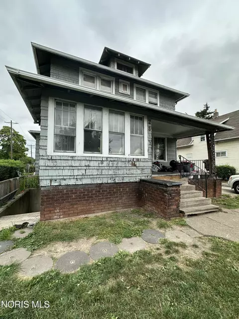 2803 N Summit St, Toledo, OH 43611