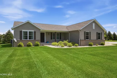 5980 Arapaho Ave, Walbridge, OH 43465