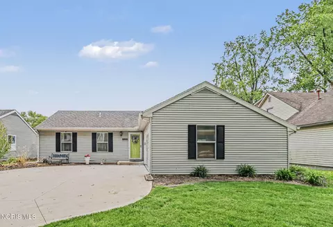 520 Bennington Dr, Maumee, OH 43537