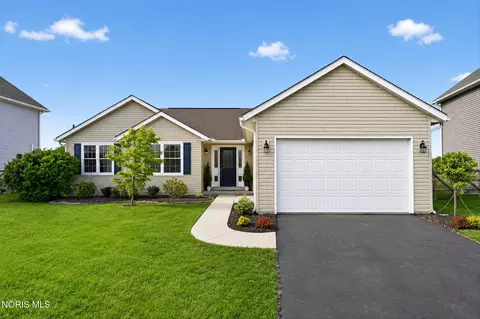 10781 Sun Trace Dr, Perrysburg, OH 43551