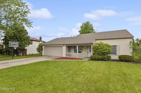 1732 Woodhurst Dr, Defiance, OH 43512