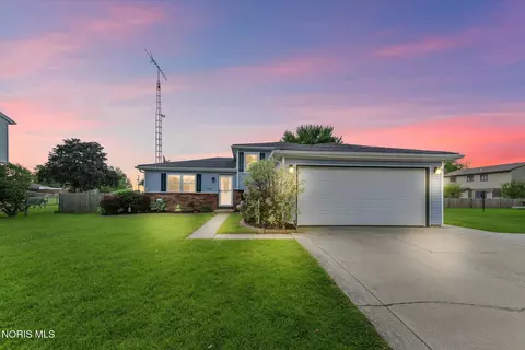 3360 Bordeaux Rue, Northwood, OH 43619