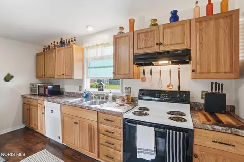 569 N Johnson St, Ada, OH 45810 photo 9