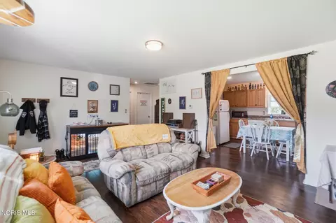 569 N Johnson St, Ada, OH 45810 photo 6