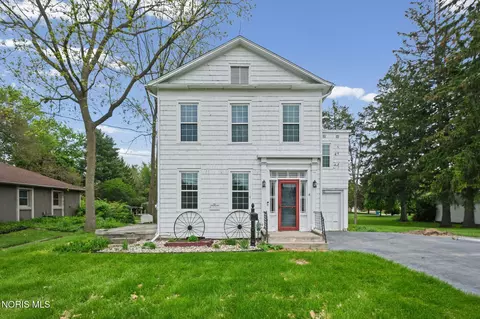 230 N River Rd, Waterville, OH 43566