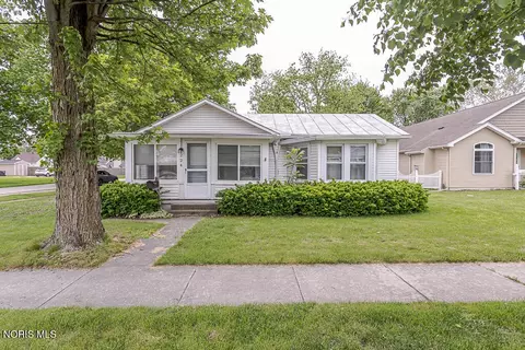 224 E Indiana Ave, Maumee, OH 43537