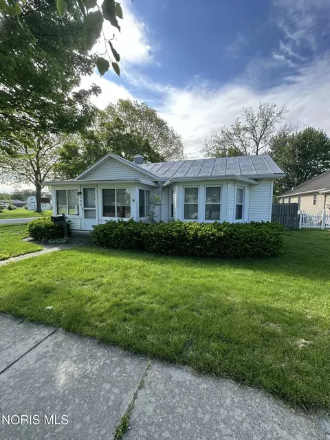 224 E Indiana Ave, Maumee, OH 43537