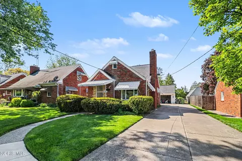 Exterior - 2425 River Rd, Maumee, OH 43537 photo 1 of 4